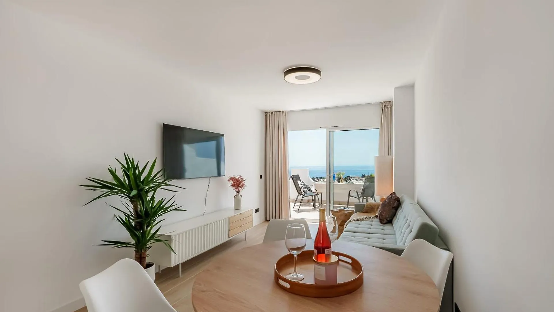 Casa Jone In Sitio De Calahonda Daire 0*,